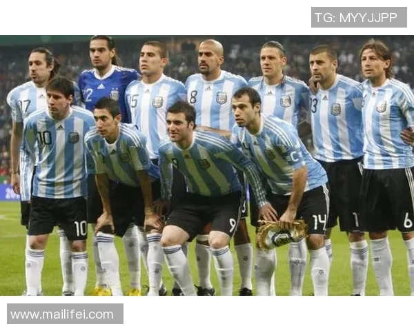 阿根廷足球小个子球星的传奇故事与成就分析